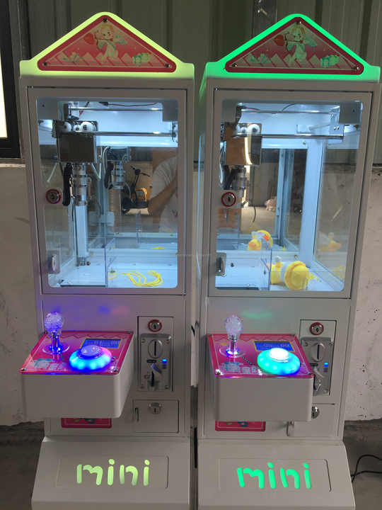ตู้คีบตุ๊กตาขนาดเล็กแบบหยอดเหร - Arcade Toy Vending Machine บทวิจารณ์และราคา